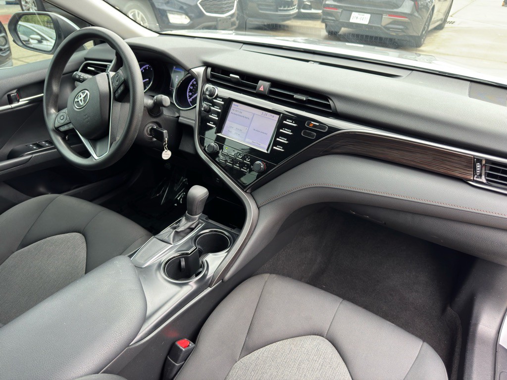 2019 Toyota Camry Image 19