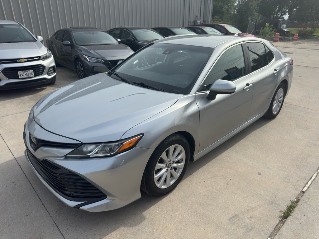 2019 Toyota Camry Image 2