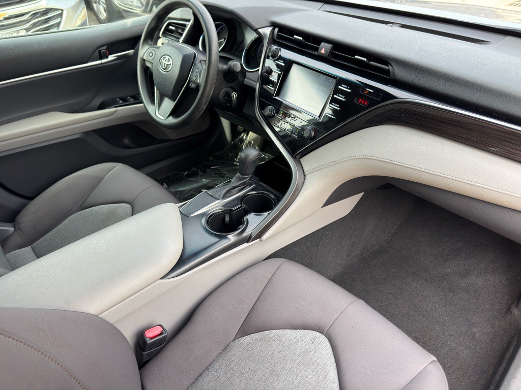 2019 Toyota Camry Image 18