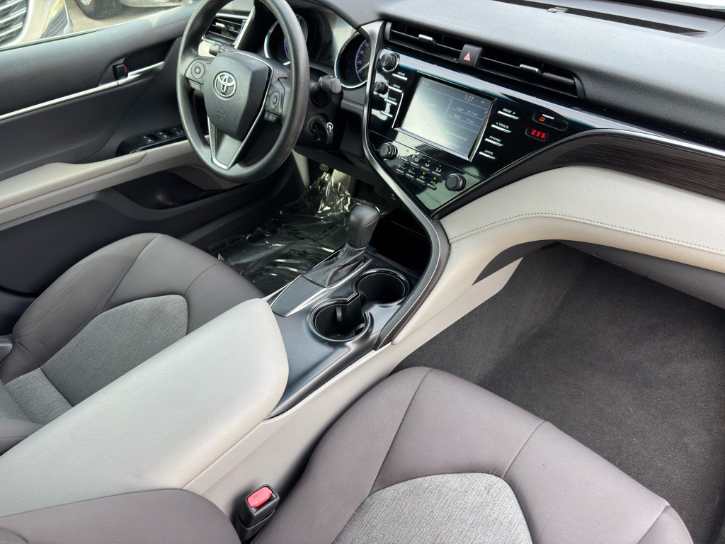 2019 Toyota Camry Image 19