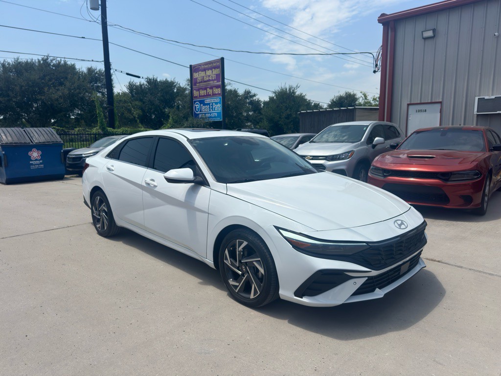 2025 Hyundai Elantra Image 3
