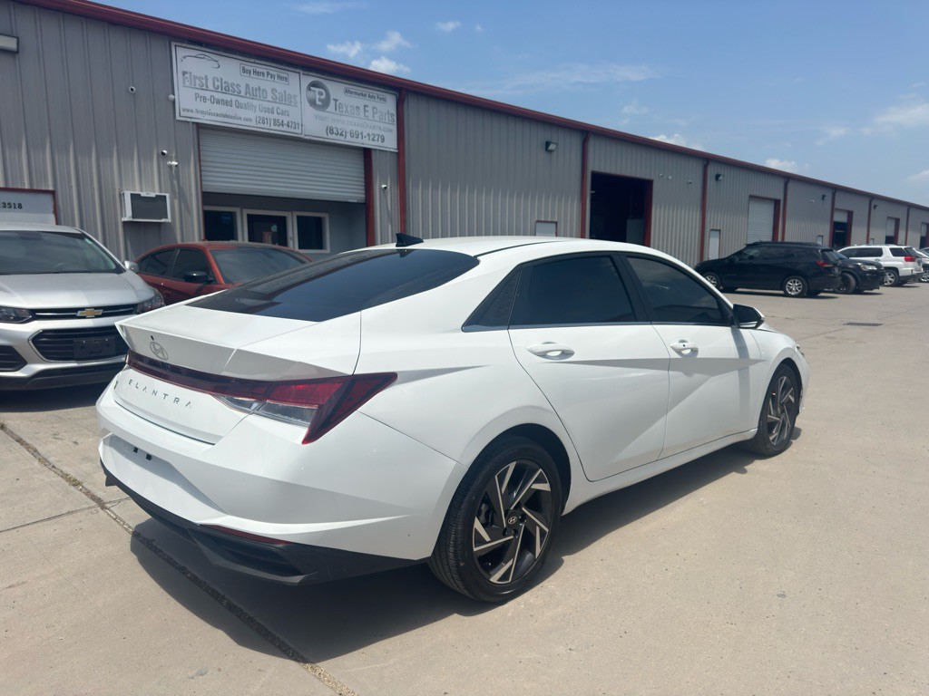 2025 Hyundai Elantra Image 5