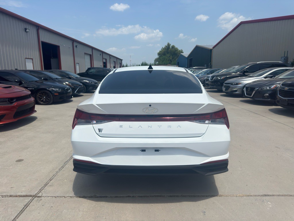 2025 Hyundai Elantra Image 6
