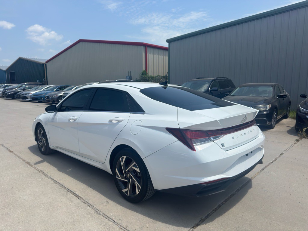 2025 Hyundai Elantra Image 7