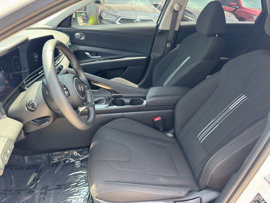 2025 Hyundai Elantra Image 13