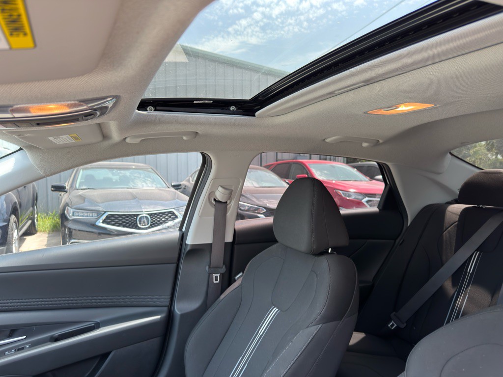 2025 Hyundai Elantra Image 14