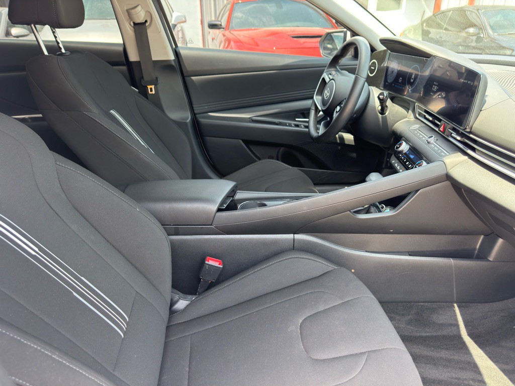 2025 Hyundai Elantra Image 18