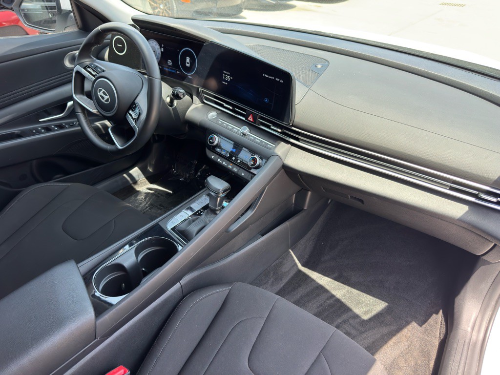 2025 Hyundai Elantra Image 19