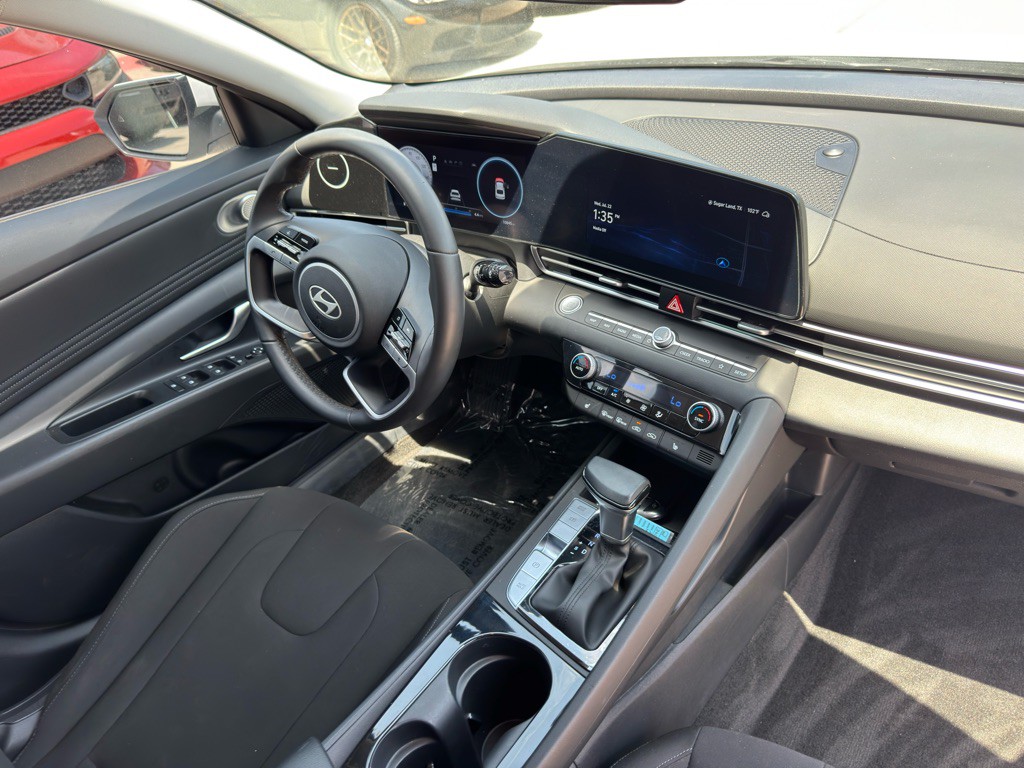 2025 Hyundai Elantra Image 20