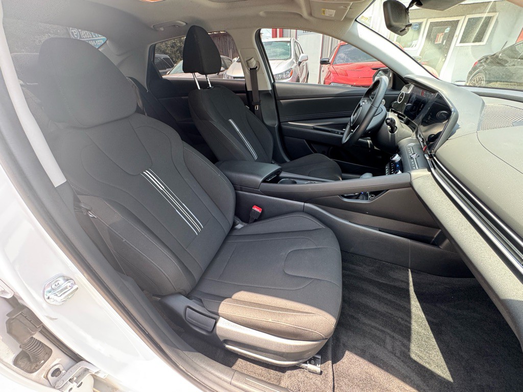 2025 Hyundai Elantra Image 21