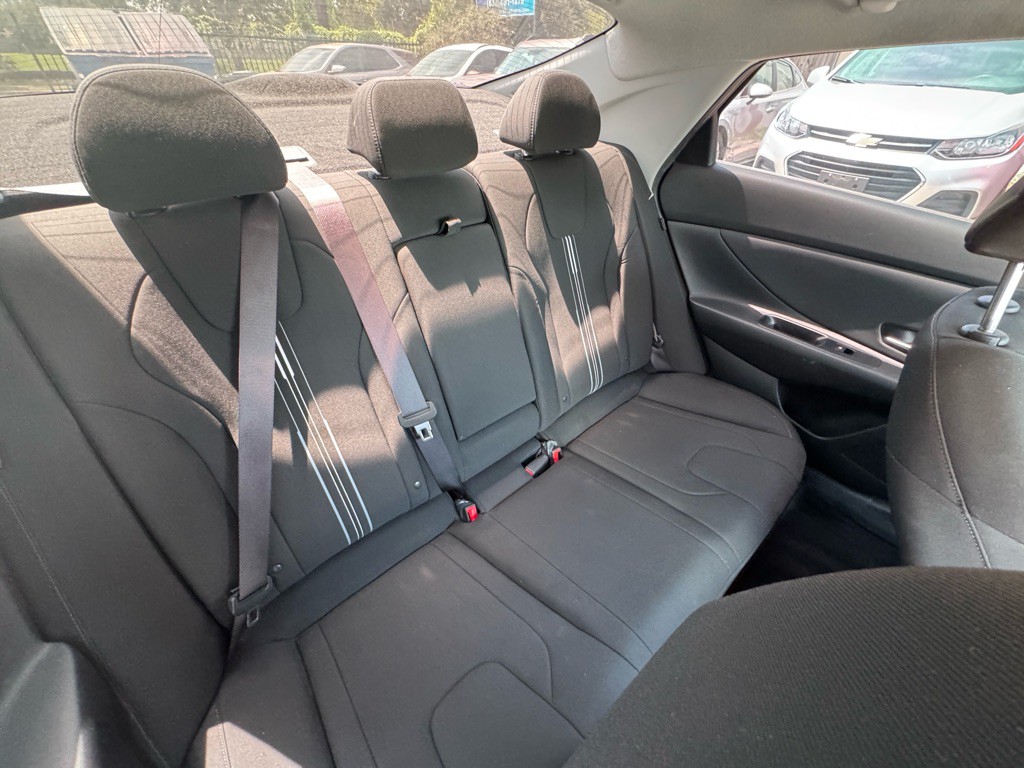 2025 Hyundai Elantra Image 22