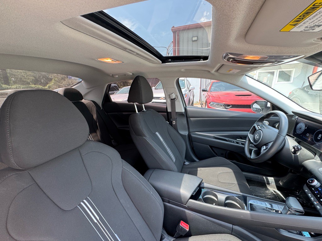 2025 Hyundai Elantra Image 23