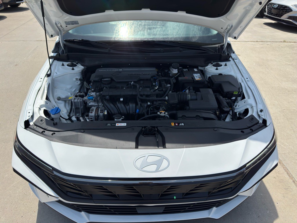 2025 Hyundai Elantra Image 24