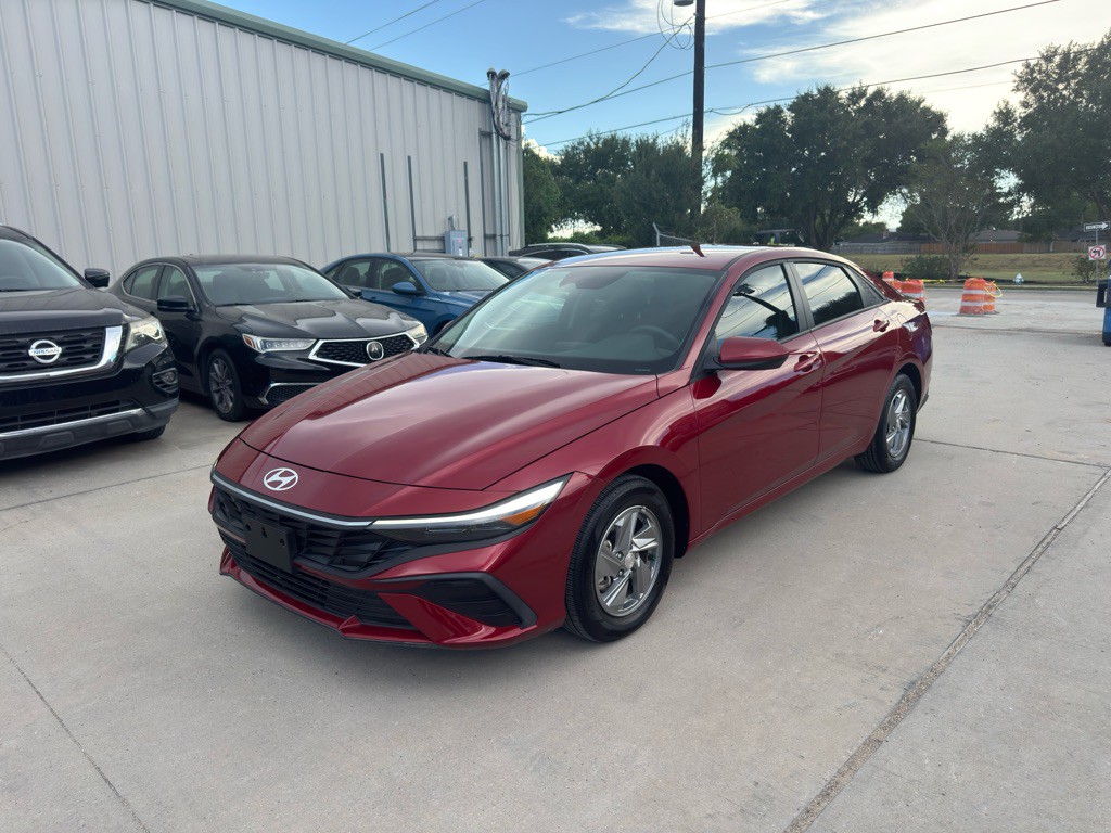 2025 Hyundai Elantra Image 1