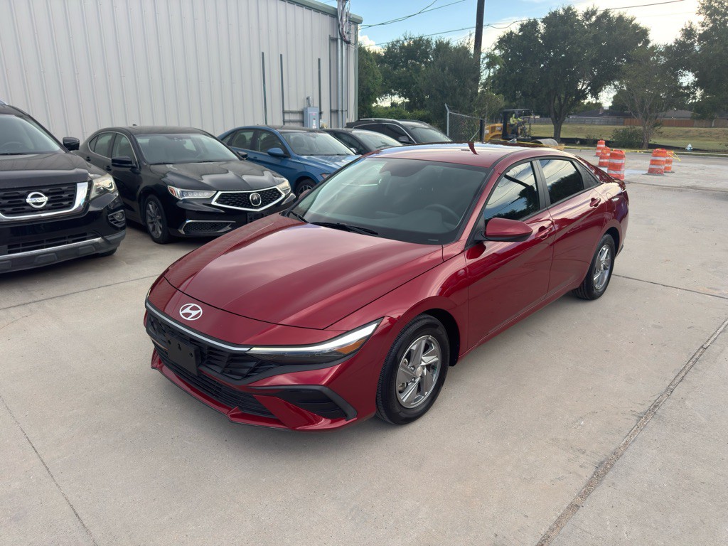 2025 Hyundai Elantra Image 2