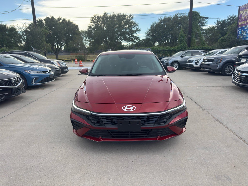 2025 Hyundai Elantra Image 3