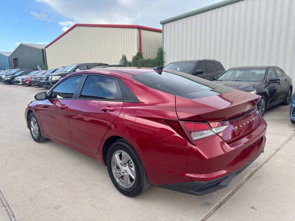 2025 Hyundai Elantra Image 8