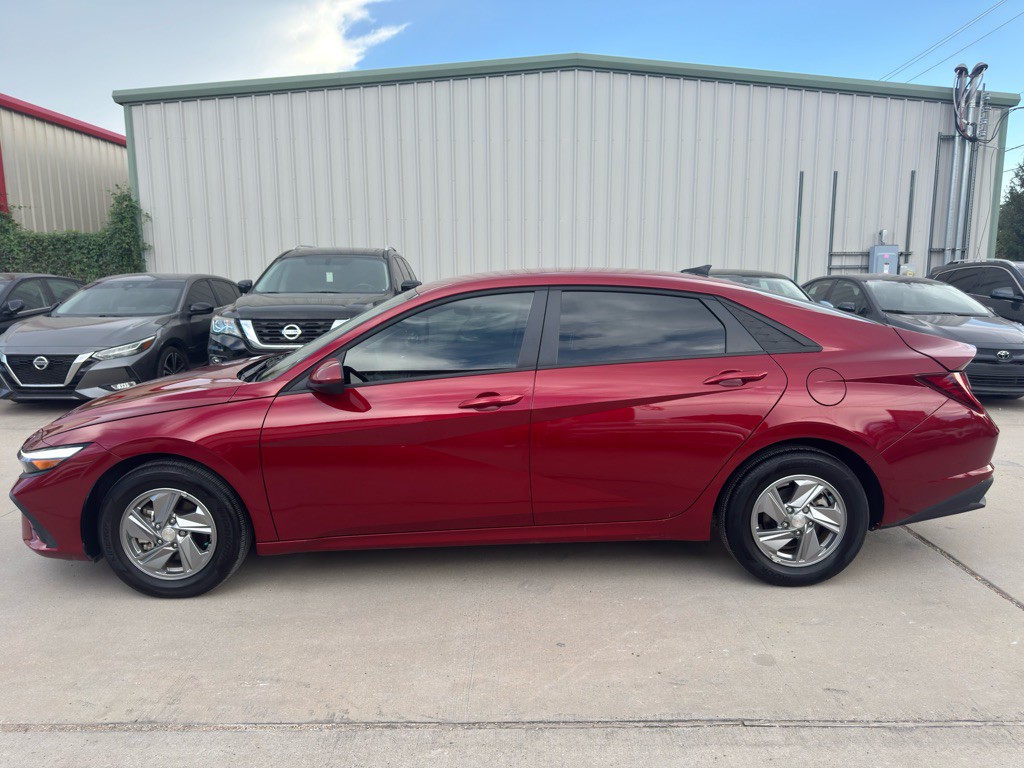 2025 Hyundai Elantra Image 9