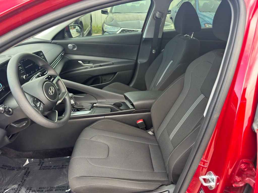 2025 Hyundai Elantra Image 13