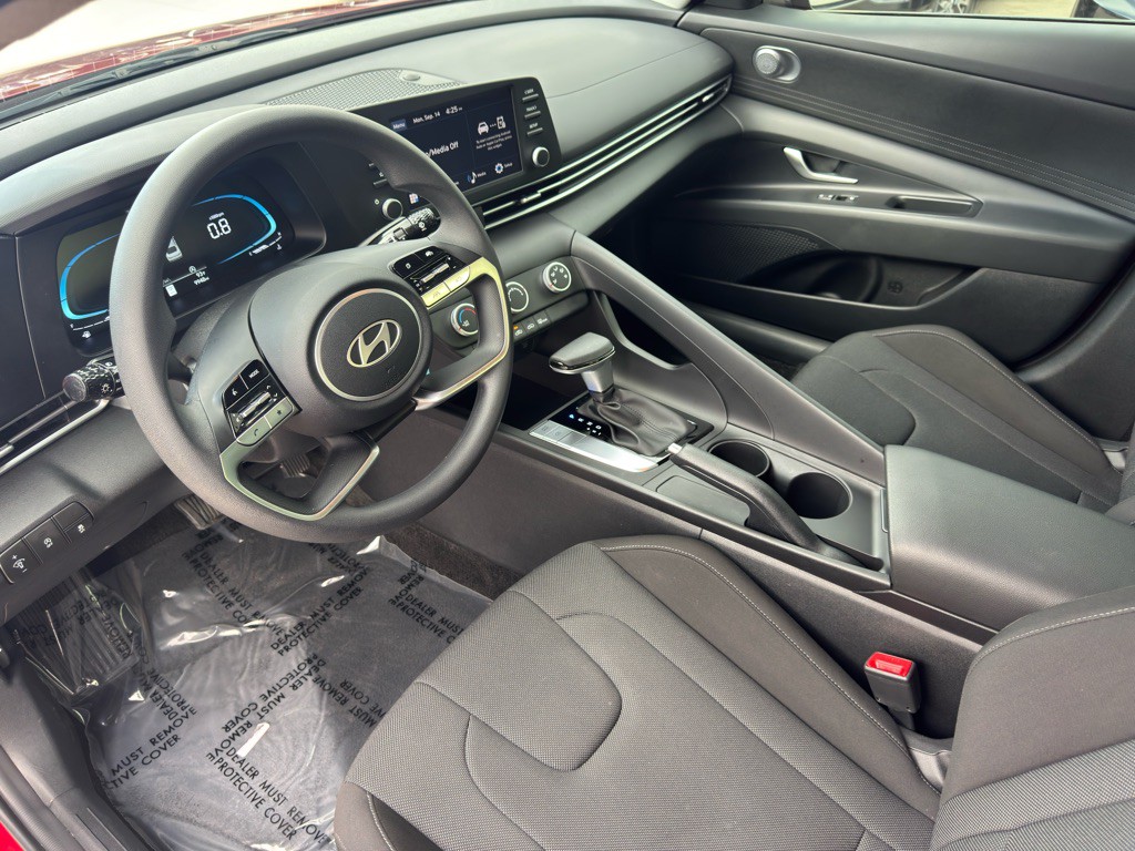 2025 Hyundai Elantra Image 14