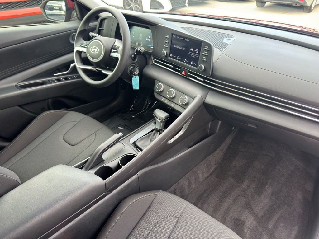 2025 Hyundai Elantra Image 19