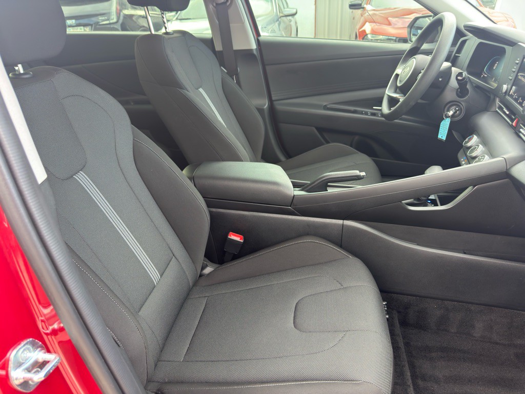 2025 Hyundai Elantra Image 20