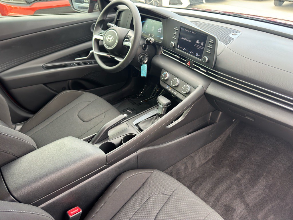 2025 Hyundai Elantra Image 22