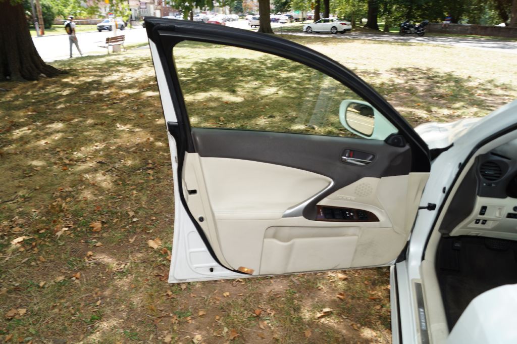 2011 Lexus IS 250 Image 17