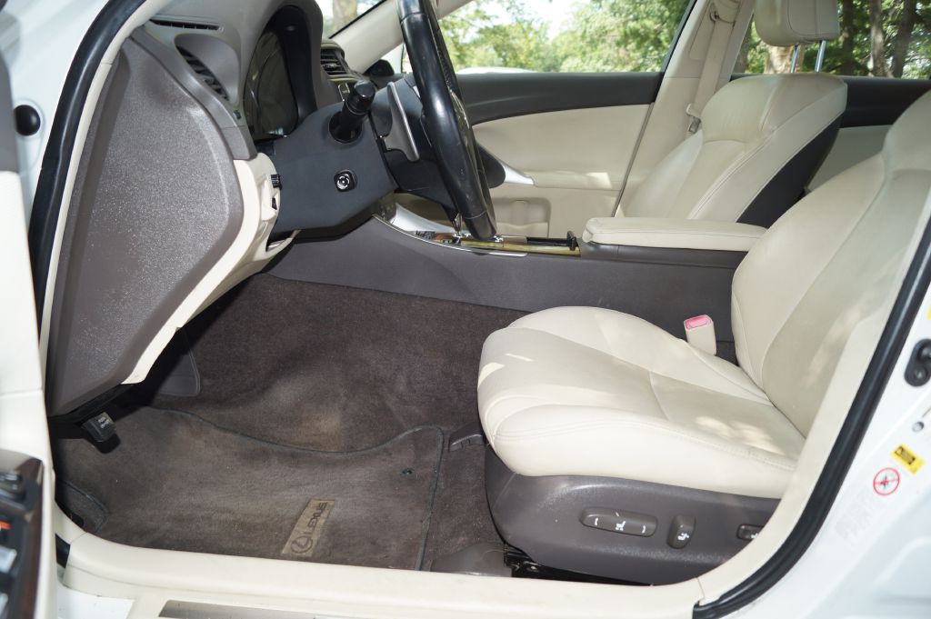 2011 Lexus IS 250 Image 18