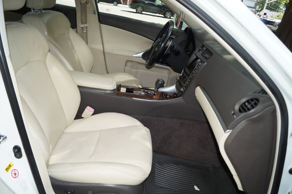 2011 Lexus IS 250 Image 23