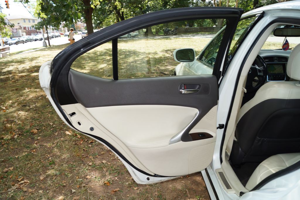 2011 Lexus IS 250 Image 24