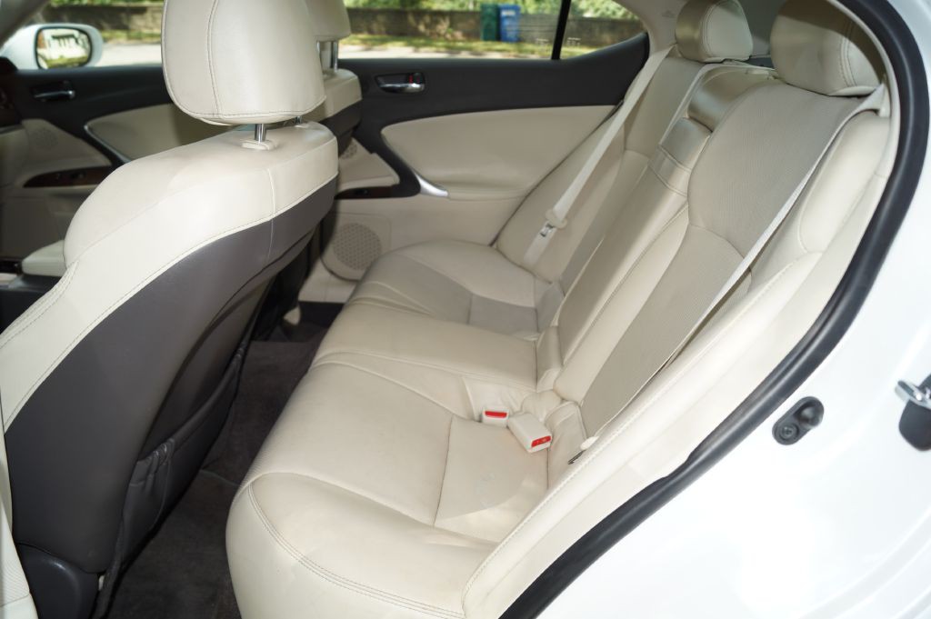 2011 Lexus IS 250 Image 25