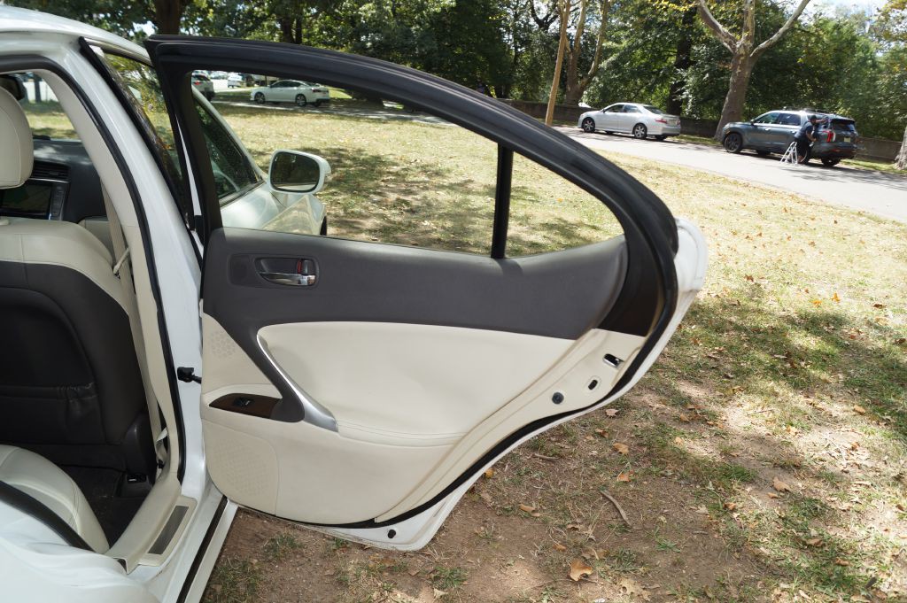 2011 Lexus IS 250 Image 26