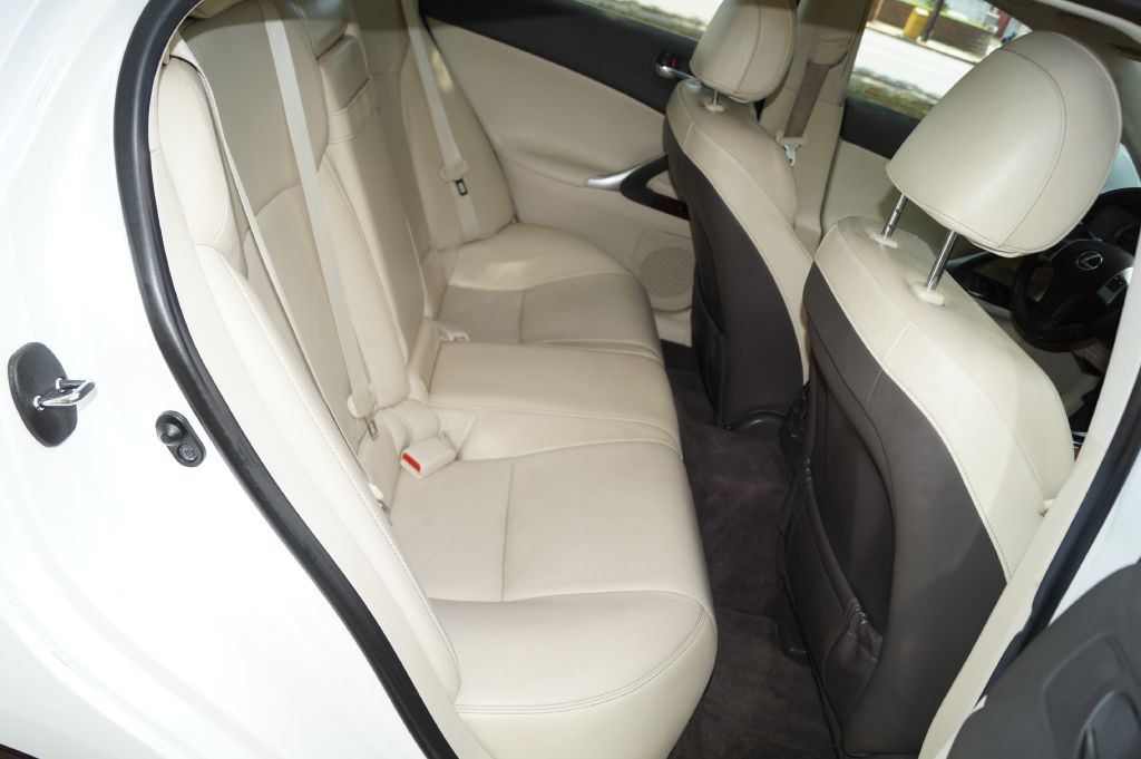 2011 Lexus IS 250 Image 27