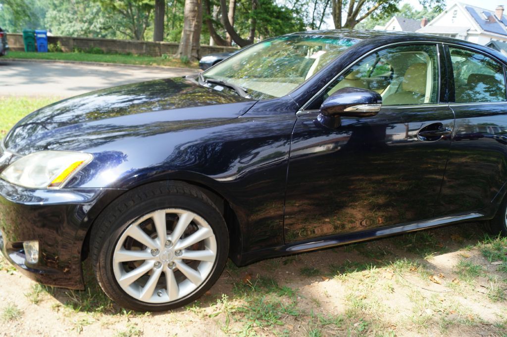 2010 Lexus IS 250 Image 4