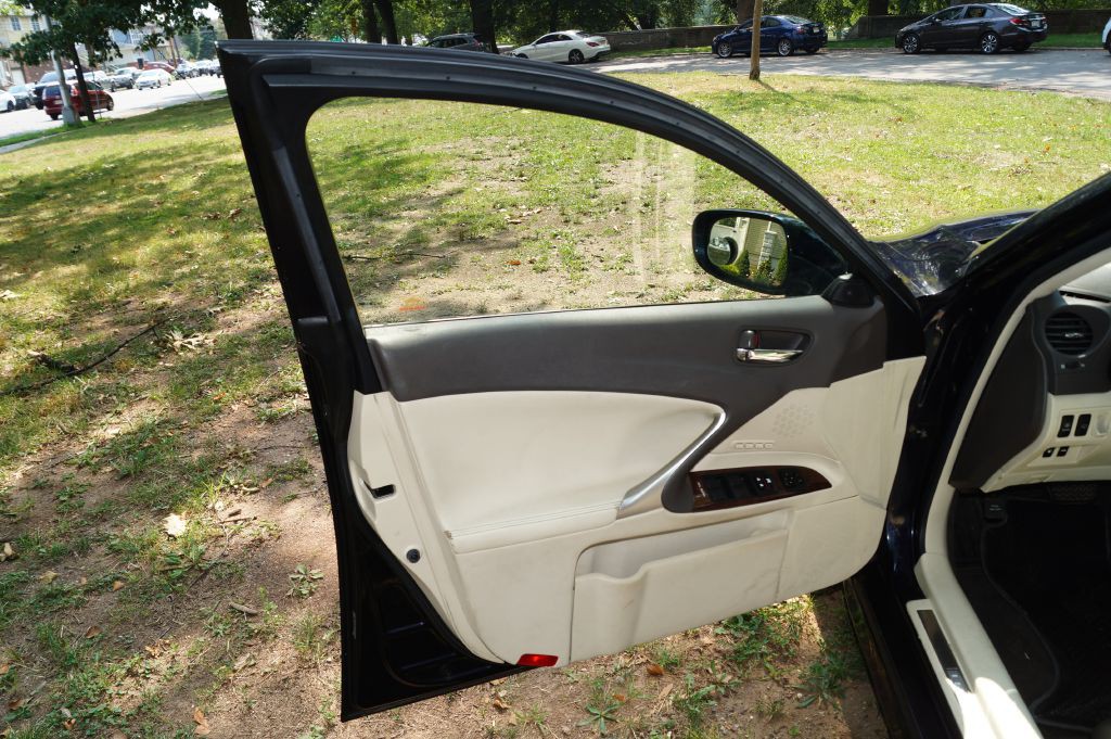 2010 Lexus IS 250 Image 16