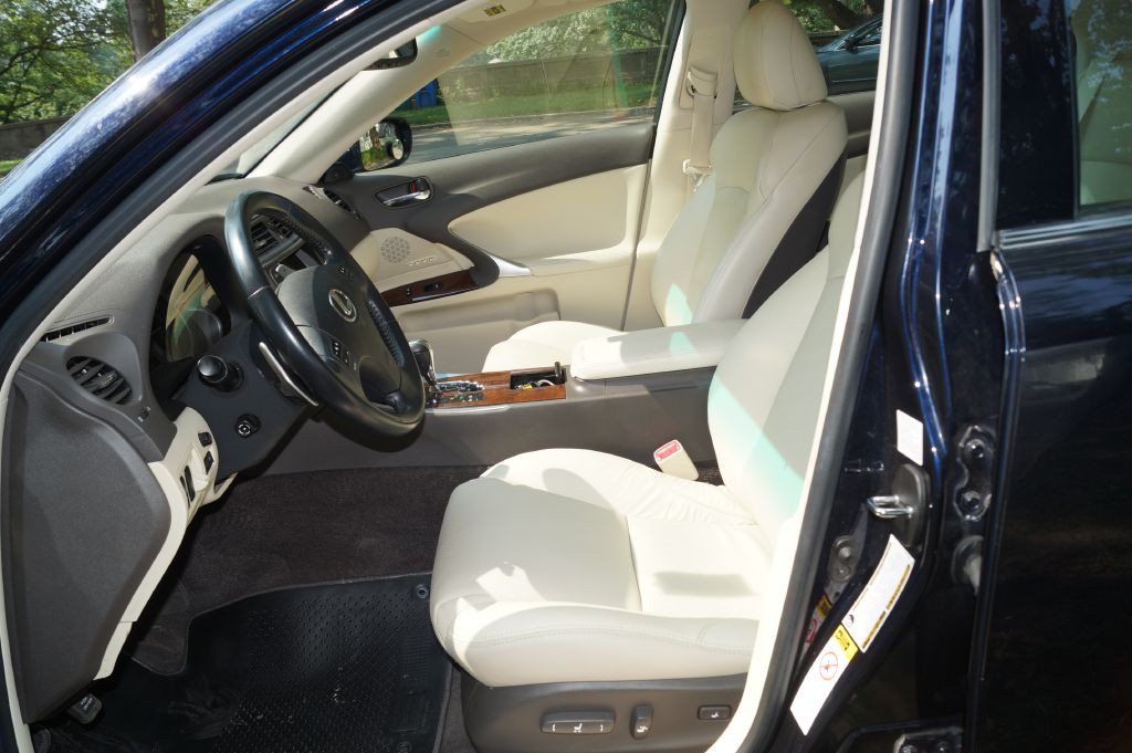 2010 Lexus IS 250 Image 17