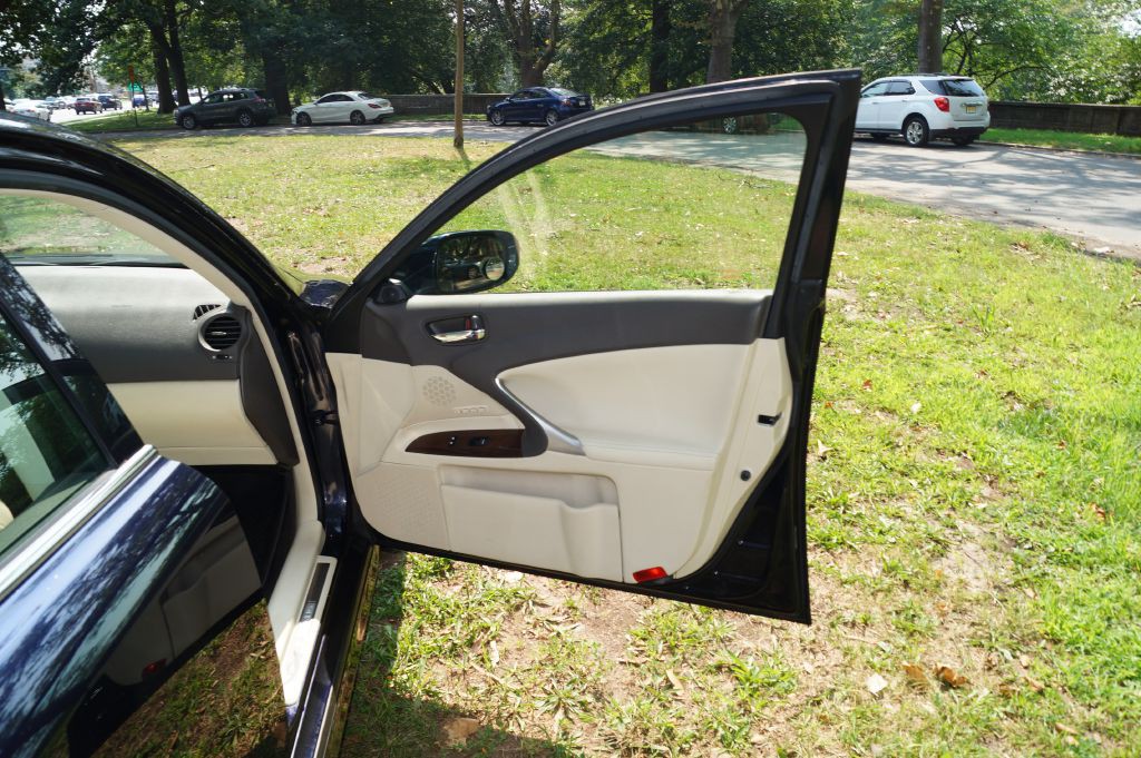 2010 Lexus IS 250 Image 22