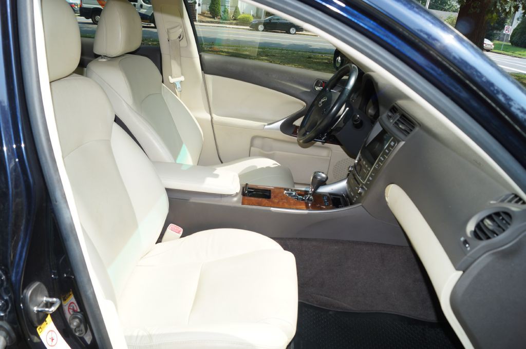 2010 Lexus IS 250 Image 23