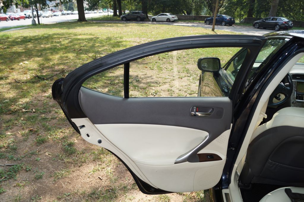 2010 Lexus IS 250 Image 24