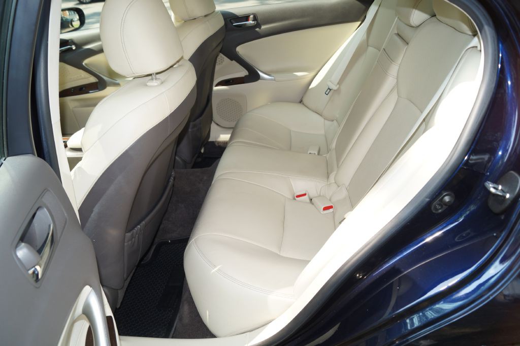 2010 Lexus IS 250 Image 25