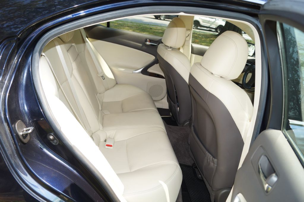 2010 Lexus IS 250 Image 27