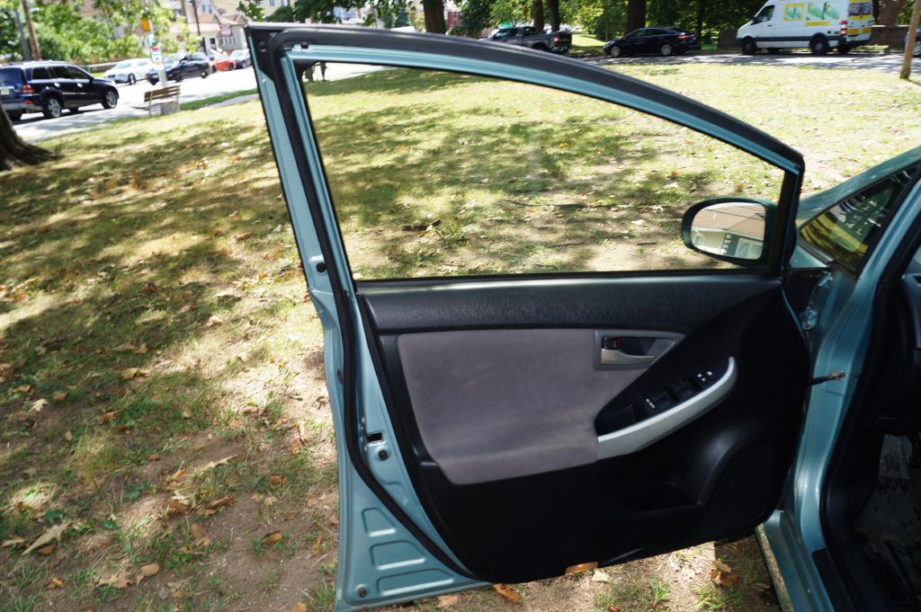 2015 Toyota Prius Image 16
