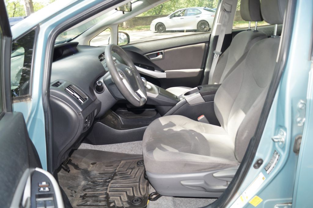 2015 Toyota Prius Image 17