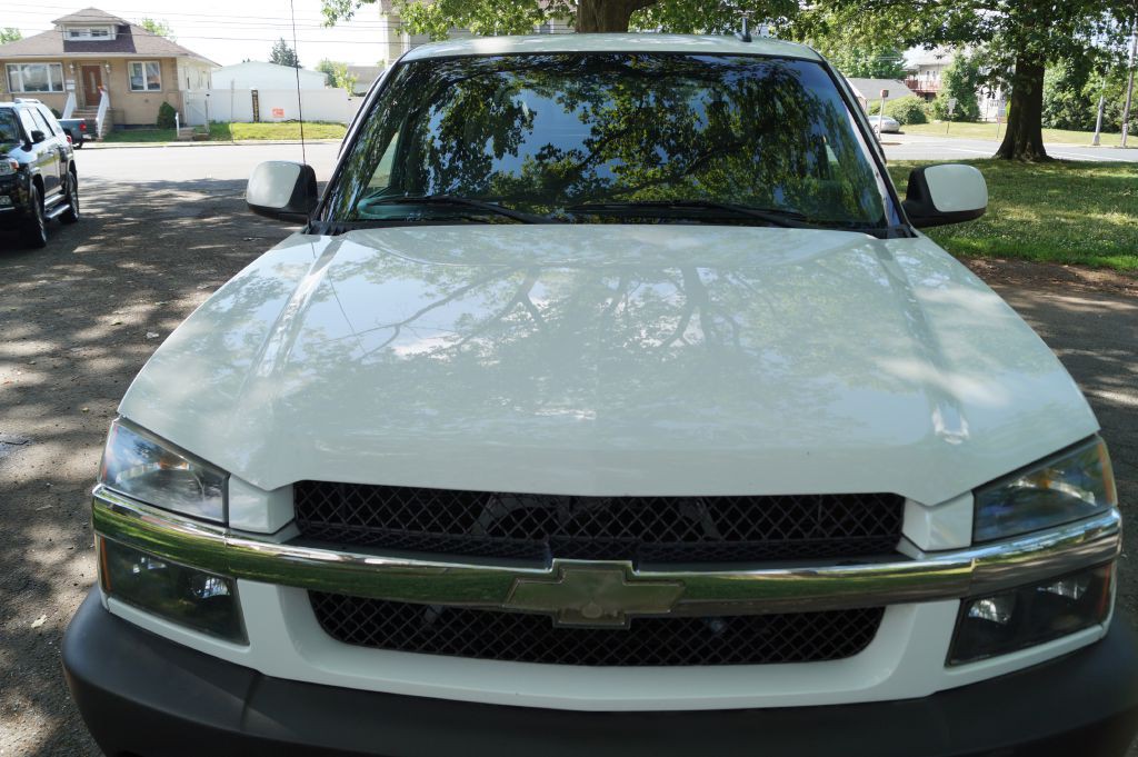 2006 Chevrolet Avalanche Image 2