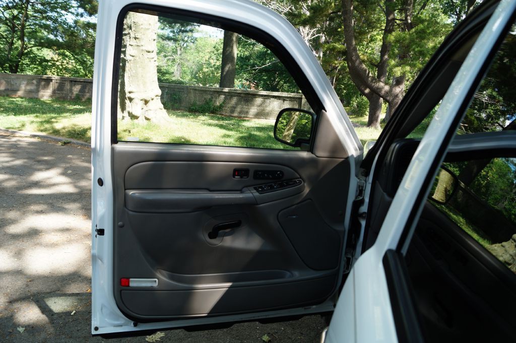 2006 Chevrolet Avalanche Image 17