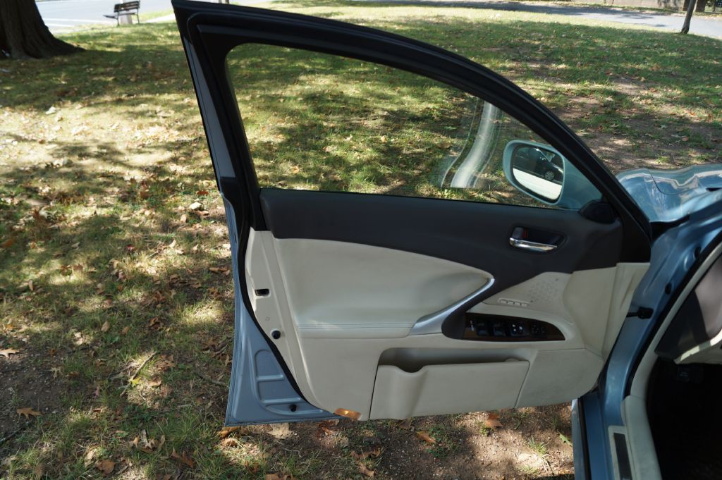 2012 Lexus IS 250 Image 16
