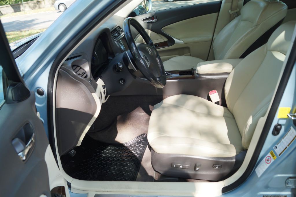 2012 Lexus IS 250 Image 17