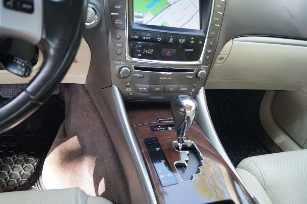 2012 Lexus IS 250 Image 21