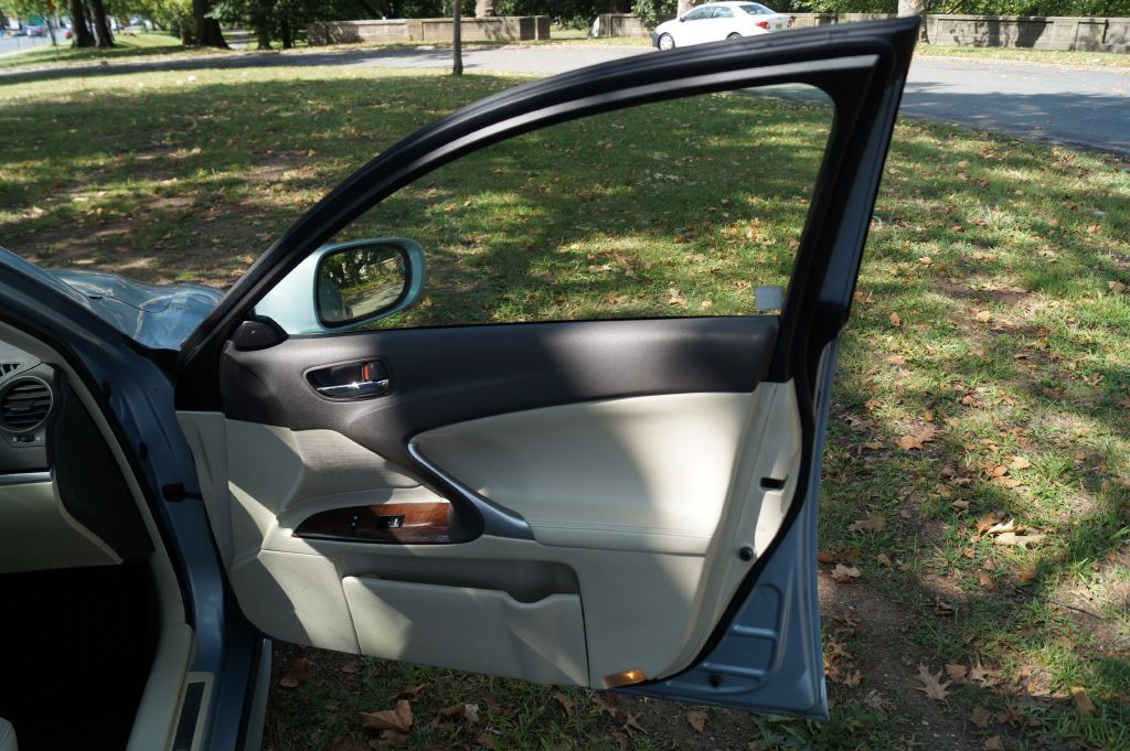 2012 Lexus IS 250 Image 22